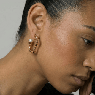 River pearl gold - plated hoop earrings - Adelfi London