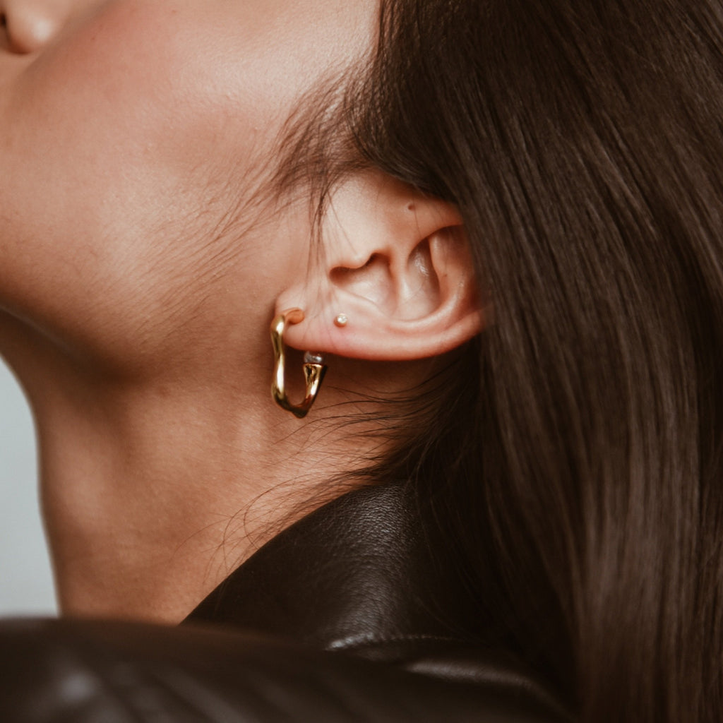 River pearl gold-plated hoop earrings - Adelfi London